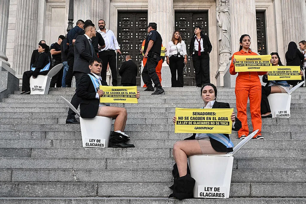 e220f9e5-inodoros-congreso-@-martin-katz-greenpeace-5-1024x683