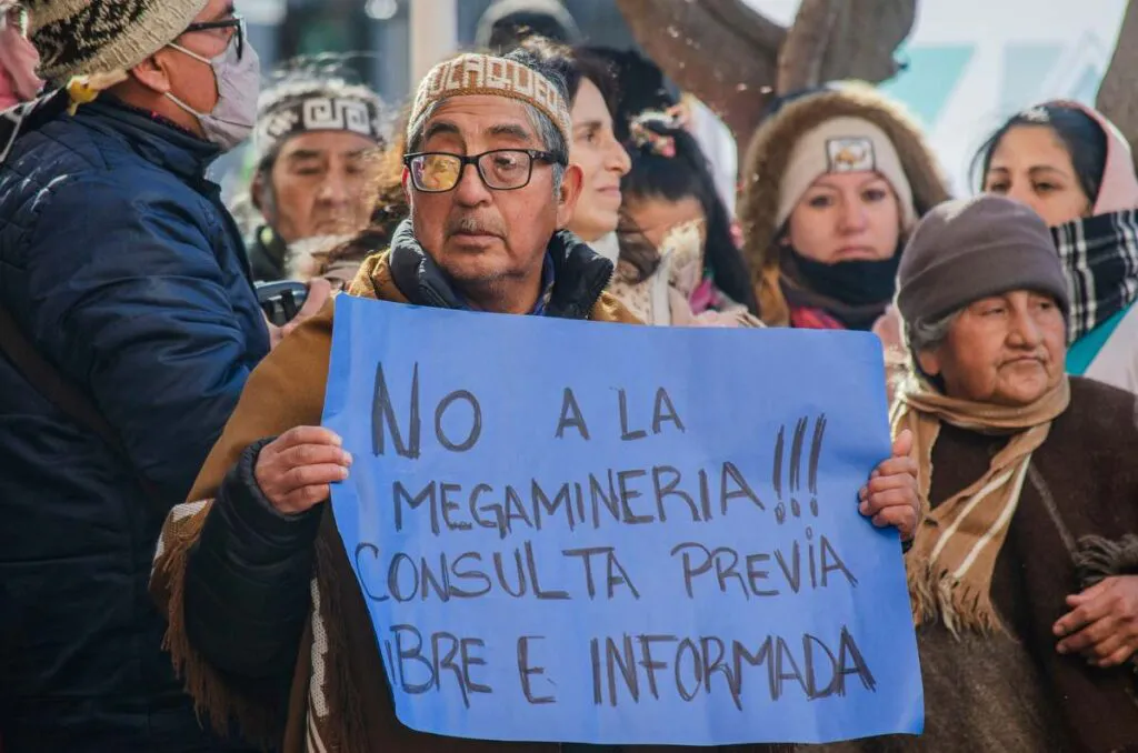 conflicto-de-tierra-03-MArcha-a-Viedma-junio-2022-reclamos-territoriales-1024x678