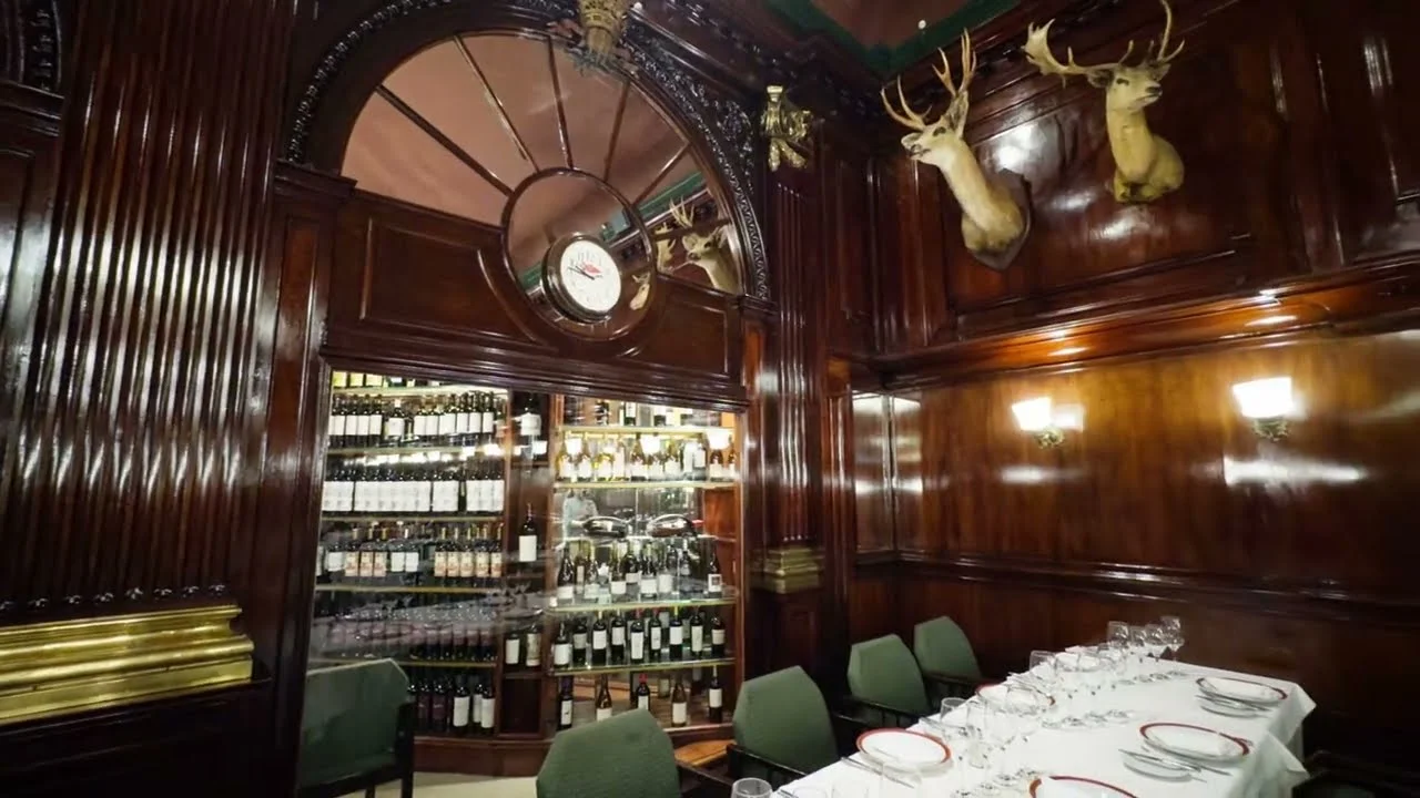 bar