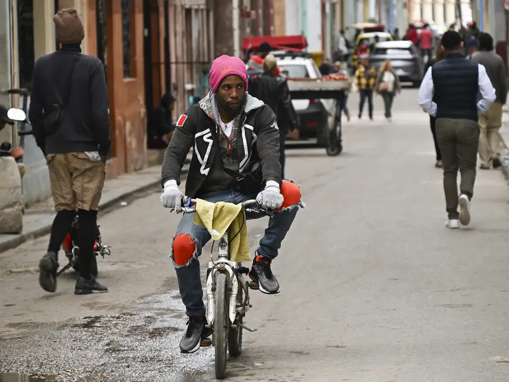 tz47bM9zl_2000x1500__1