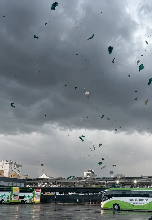 Tormenta sobre el terminal de autobuses