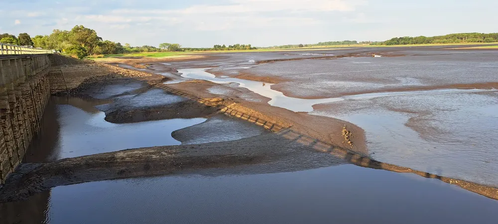 Represa_de_Canelon_Grande_seca_durante_la_sequia