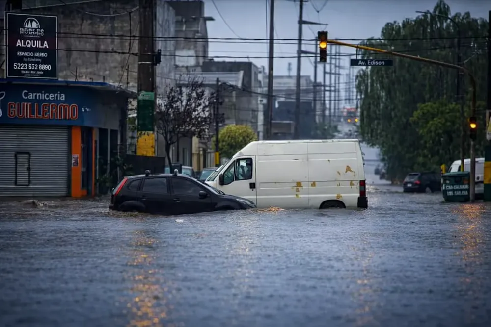 Inundación en Av. Edison